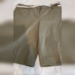 Talbots Olive Green Perfect Short 10" & 4 Pockets